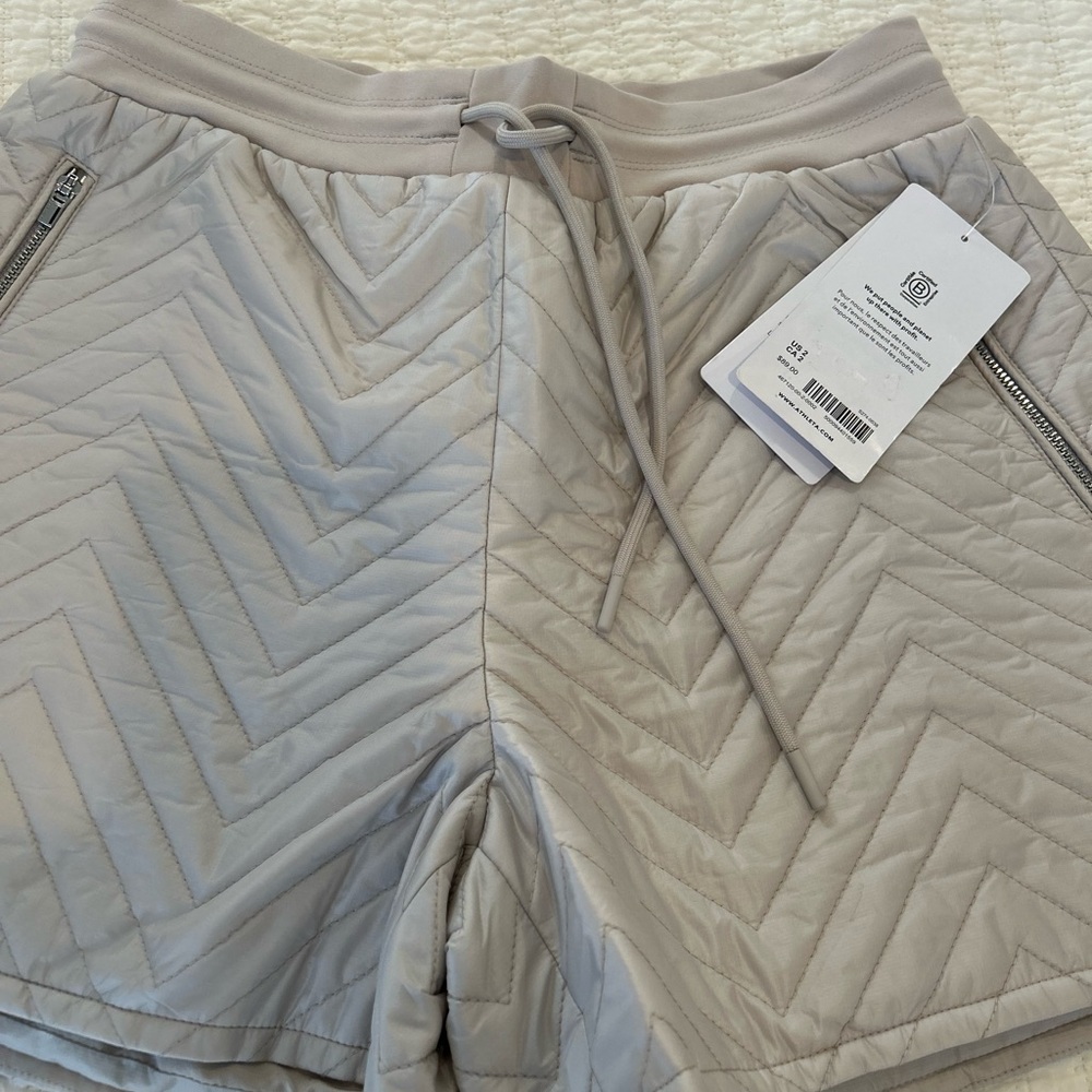 Athleta NWT APRES SKI SHORT NWT 
SHORT APRÈS SKI size 2